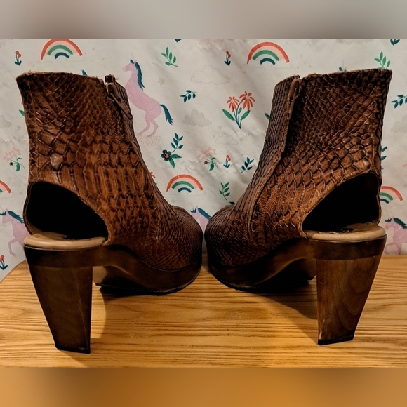 EUC Anthro Salpy Terri Tan Croc Neutral Boho Peep Toe Heel Ankle Boot SZ 9 - Picture 4 of 8